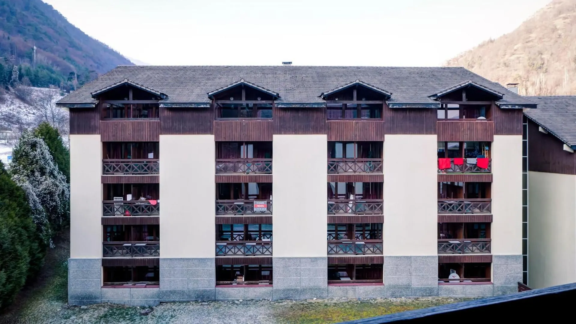 Charmant Studio Pour 4 Pers. Avec Balcon, Parking Et Wifi, A Deux Pas Des Thermes Et Du Centre Village - Fr-1-512-212 Brides-les-Bains 0*,  France