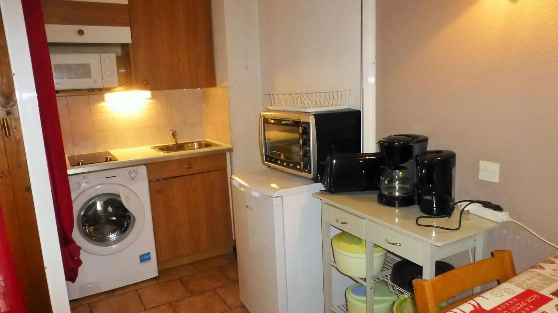 Charmant Studio Pour 4 Pers. Avec Balcon, Parking Et Wifi, A Deux Pas Des Thermes Et Du Centre Village - Fr-1-512-212 Brides-les-Bains Apartment