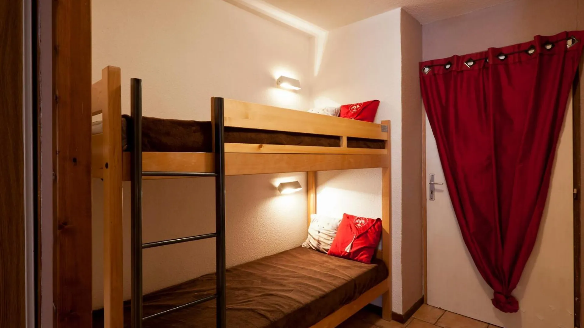 Charmant Studio Pour 4 Pers. Avec Balcon, Parking Et Wifi, A Deux Pas Des Thermes Et Du Centre Village - Fr-1-512-212 Brides-les-Bains 0*,