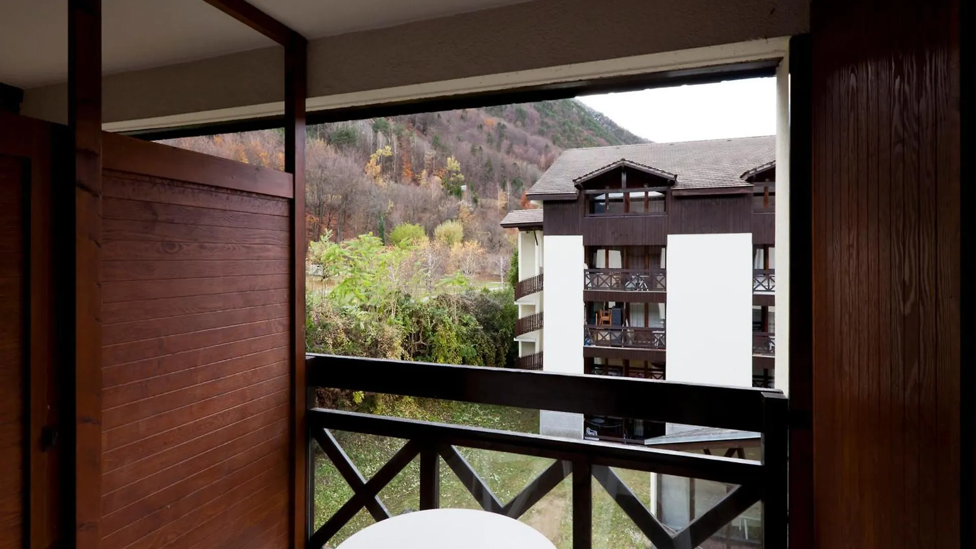 Charmant Studio Pour 4 Pers. Avec Balcon, Parking Et Wifi, A Deux Pas Des Thermes Et Du Centre Village - Fr-1-512-212 Brides-les-Bains Apartment