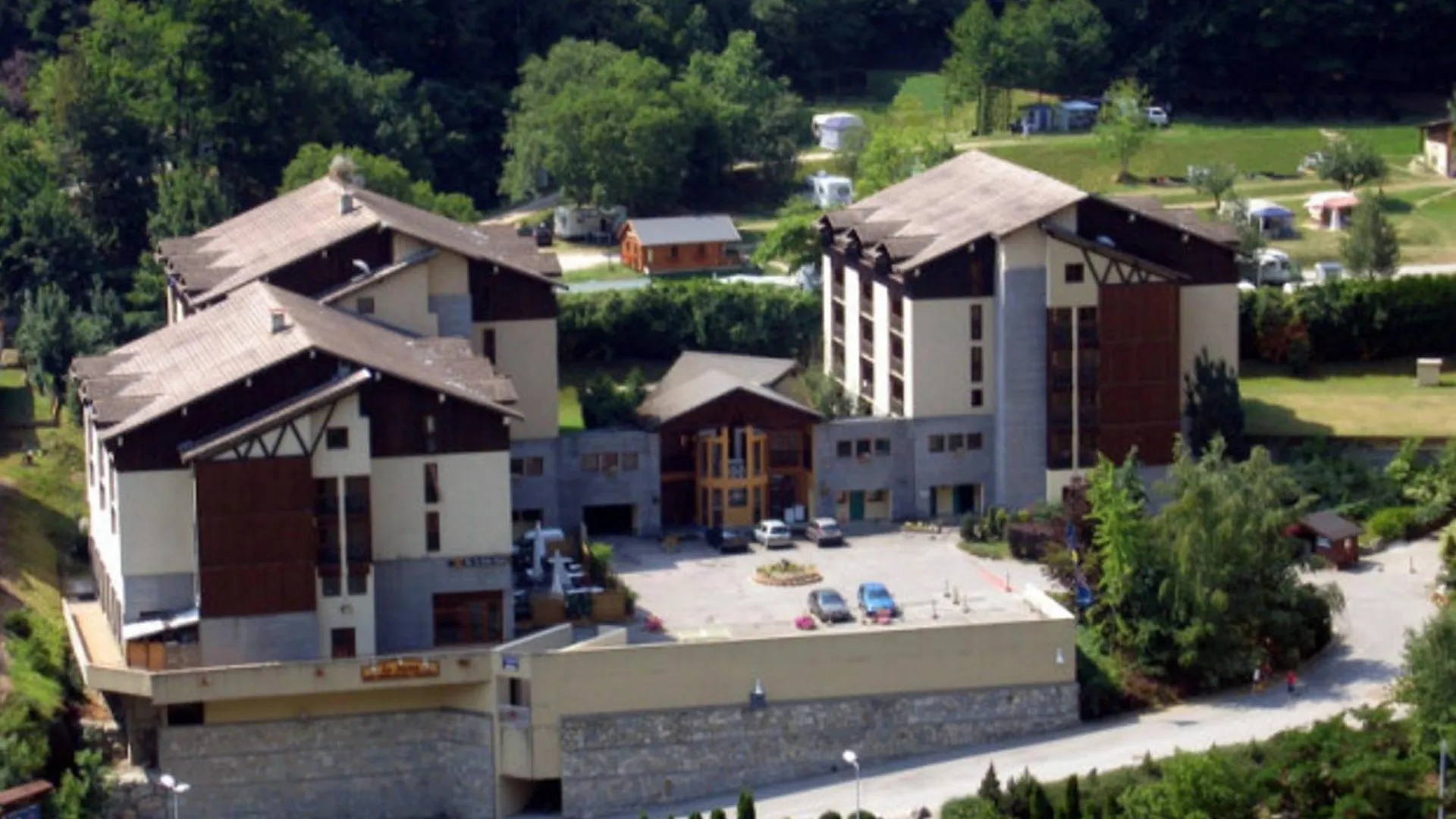 Charmant Studio Pour 4 Pers. Avec Balcon, Parking Et Wifi, A Deux Pas Des Thermes Et Du Centre Village - Fr-1-512-212 Brides-les-Bains
