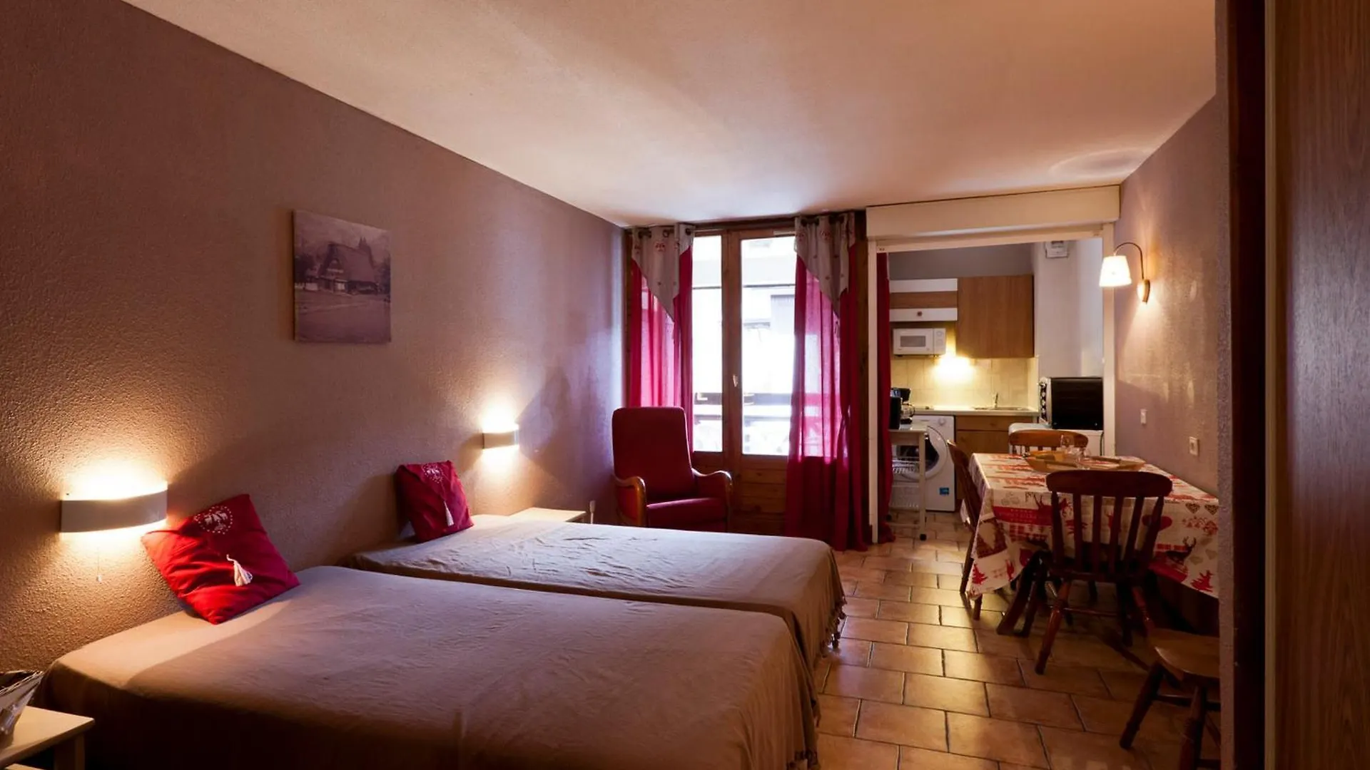 Charmant Studio Pour 4 Pers. Avec Balcon, Parking Et Wifi, A Deux Pas Des Thermes Et Du Centre Village - Fr-1-512-212 Brides-les-Bains
